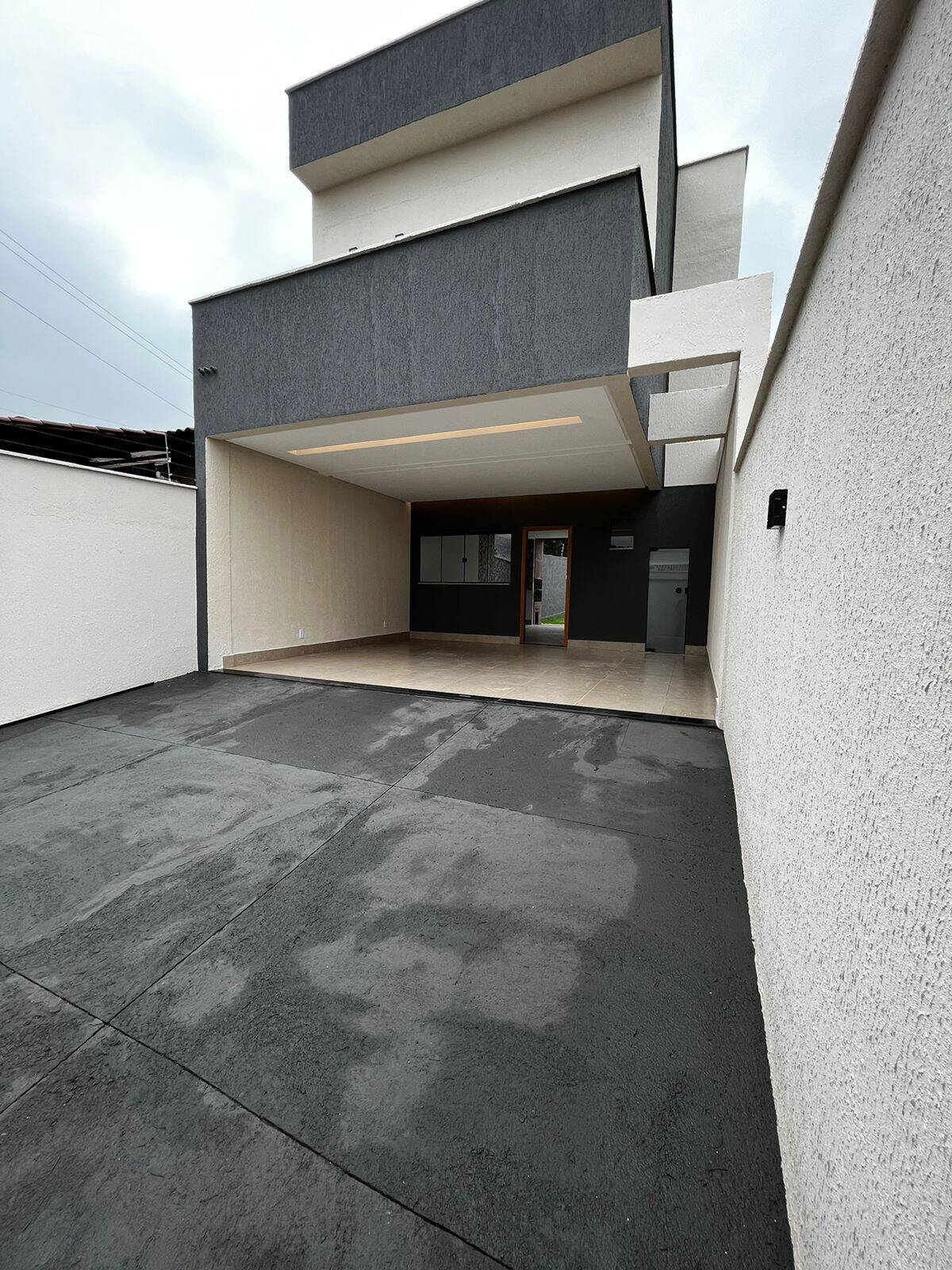 #454 - Sobrado para Venda em Aparecida de Goiânia - GO