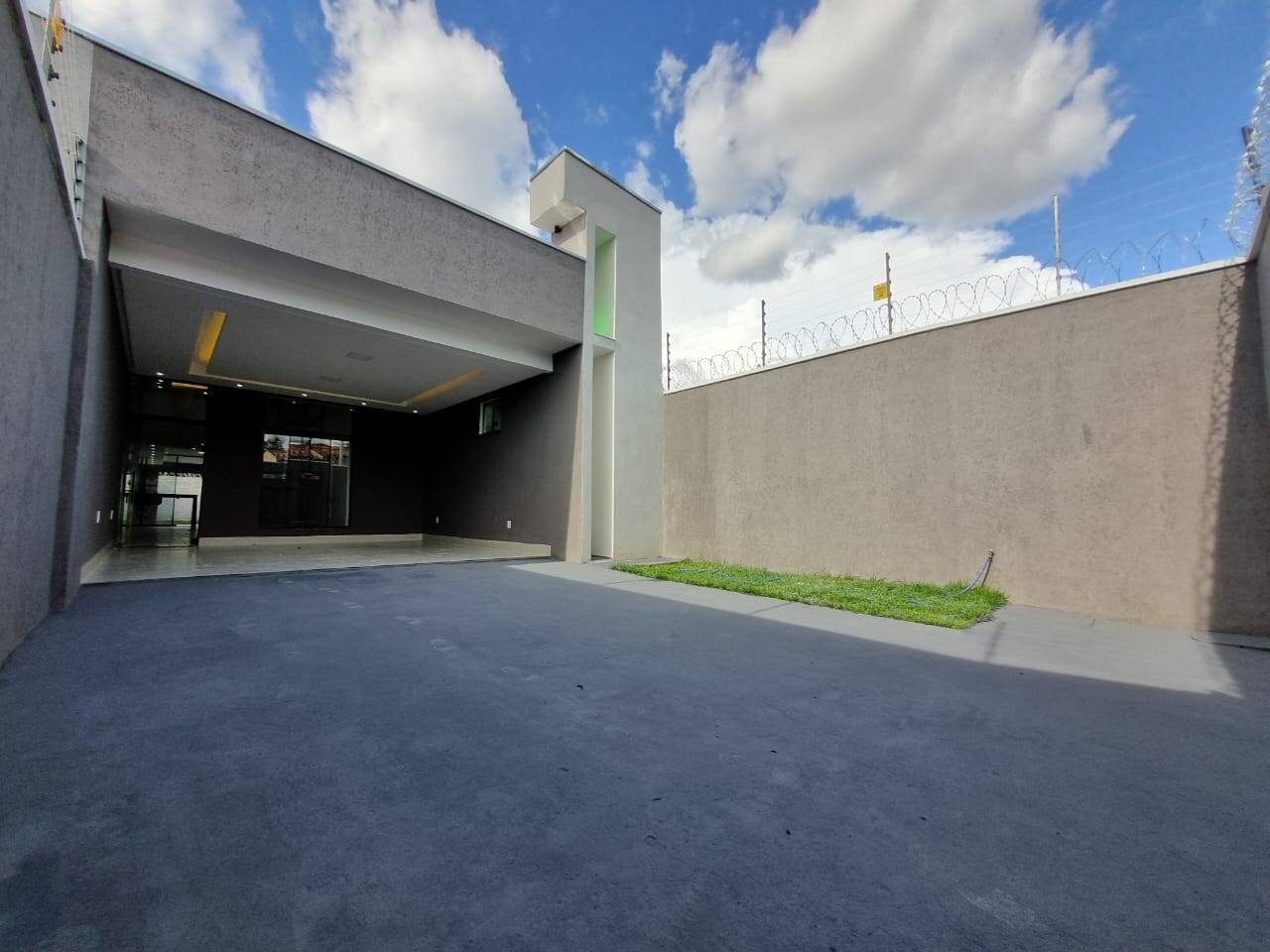 #1103 - Casa para Venda em Aparecida de Goiânia - GO