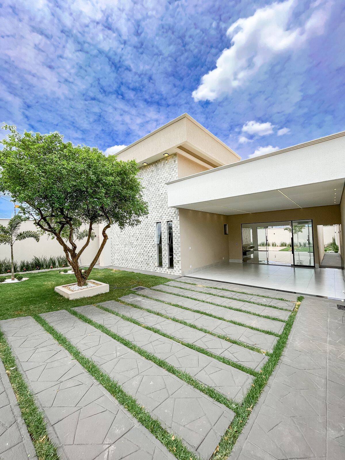 #1131 - Casa para Venda em Aparecida de Goiânia - GO