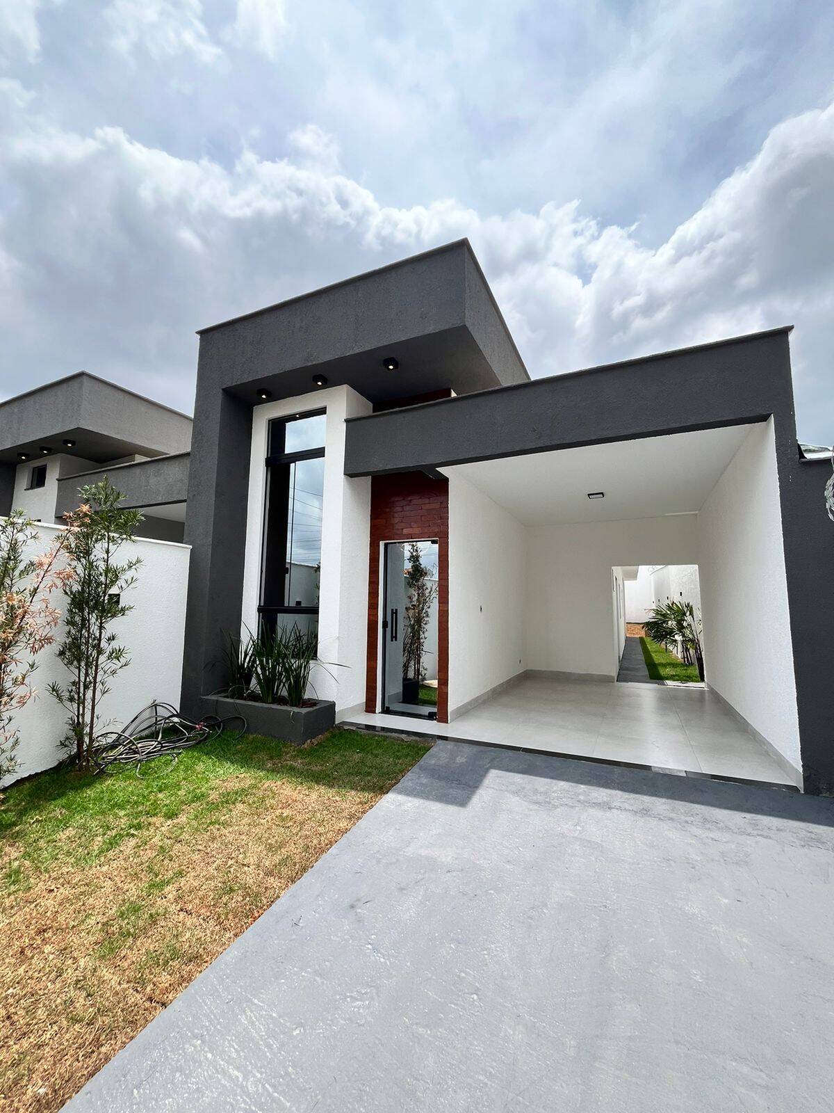 #1154 - Casa para Venda em Aparecida de Goiânia - GO