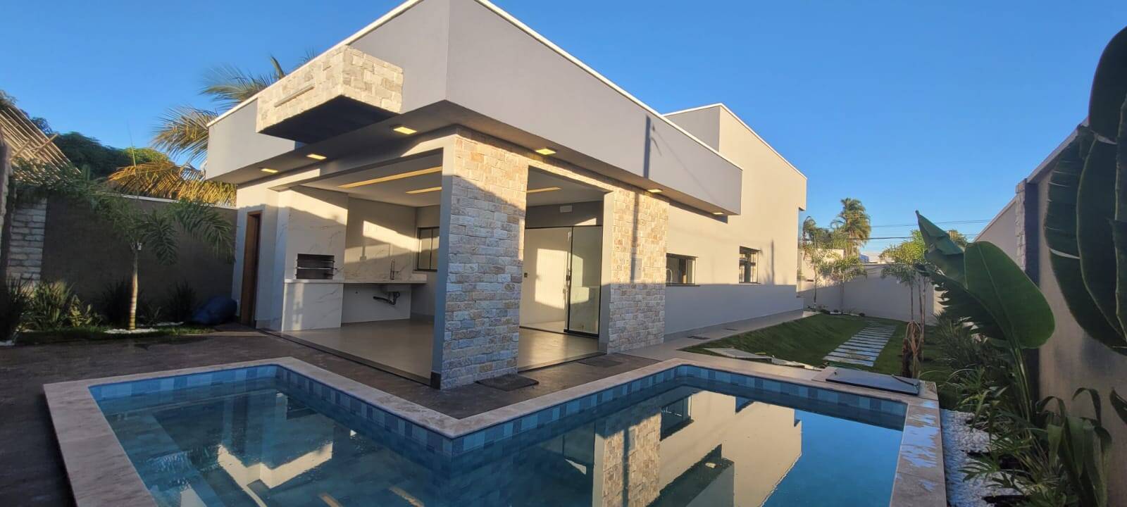 #1160 - Casa para Venda em Aparecida de Goiânia - GO