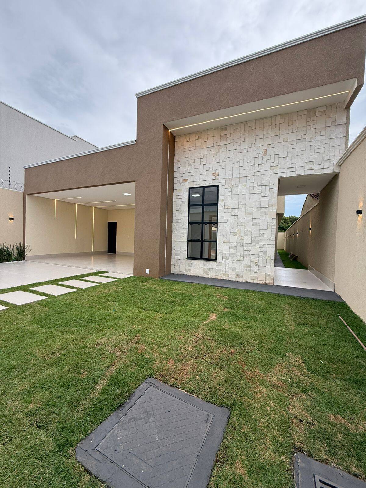 #1677 - Casa para Venda em Aparecida de Goiânia - GO