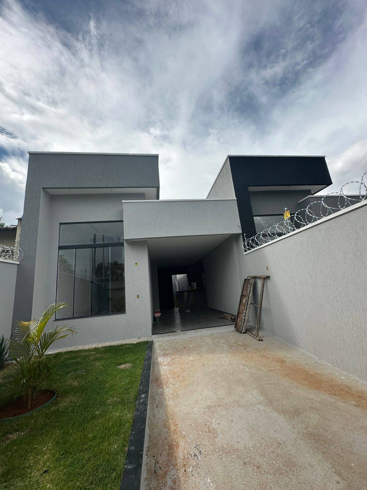 #1737 - Casa para Venda em Aparecida de Goiânia - GO