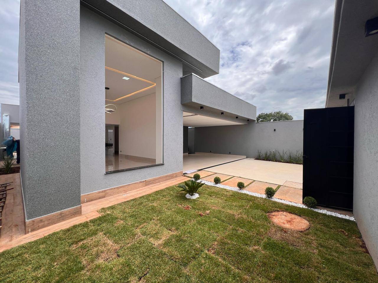 #1933 - Casa para Venda em Goiânia - GO