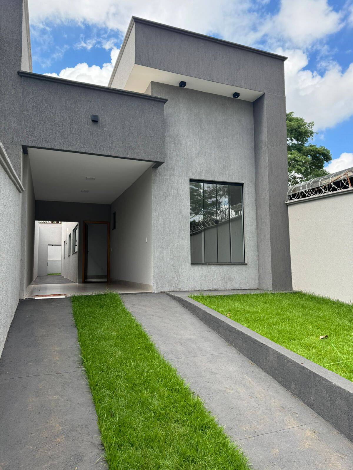 #2012 - Casa para Venda em Aparecida de Goiânia - GO