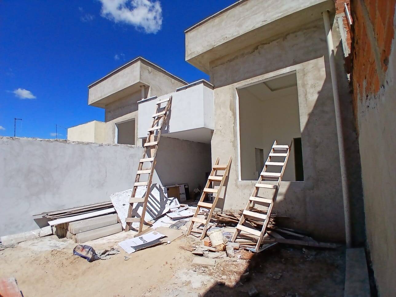 #2028 - Casa para Venda em Aparecida de Goiânia - GO