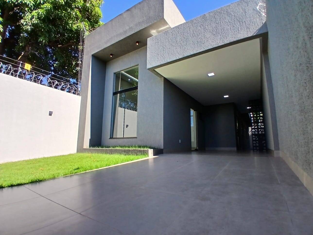 #1251 - Casa para Venda em Aparecida de Goiânia - GO