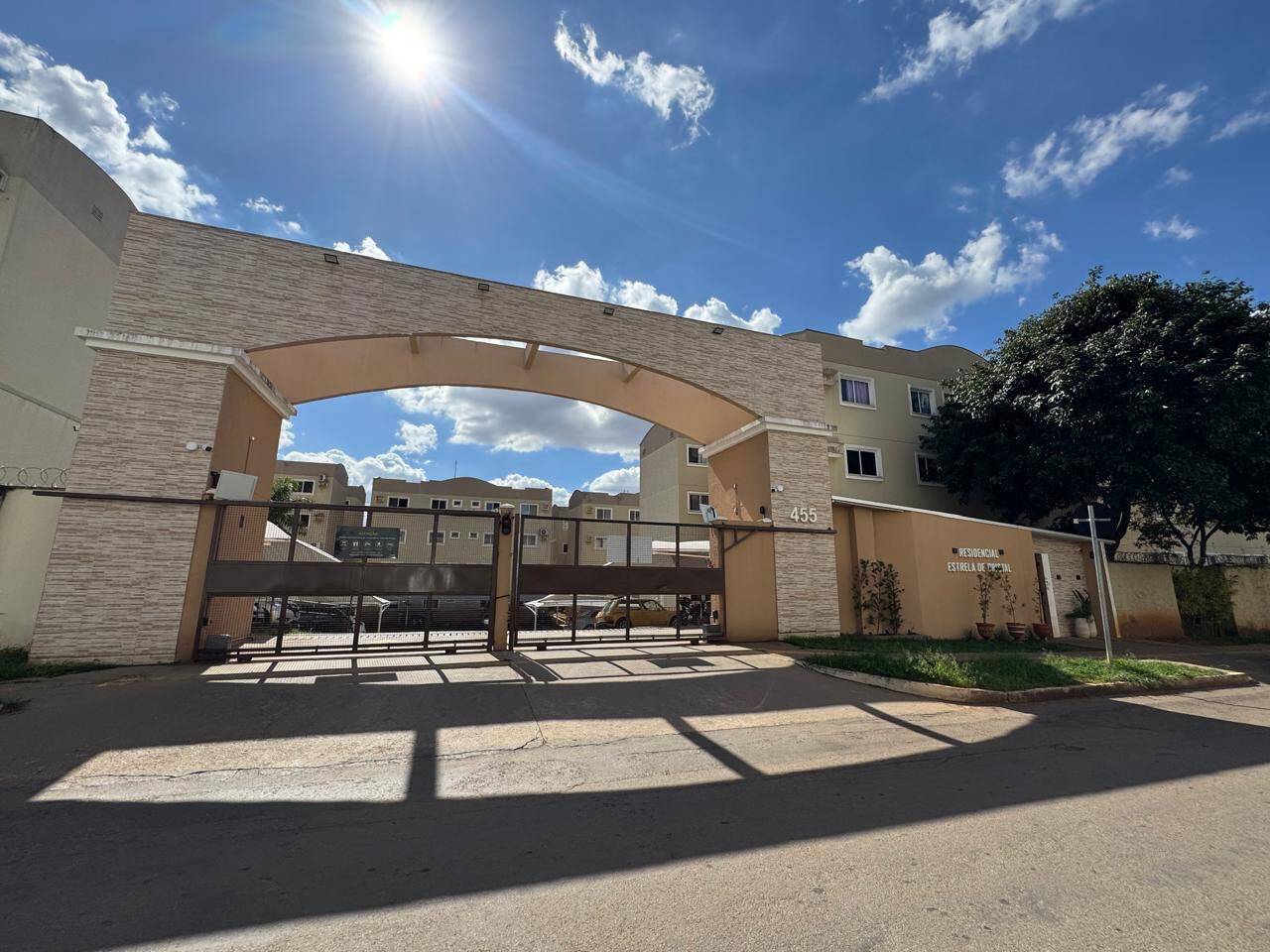 #2062 - Apartamento para Venda em Aparecida de Goiânia - GO