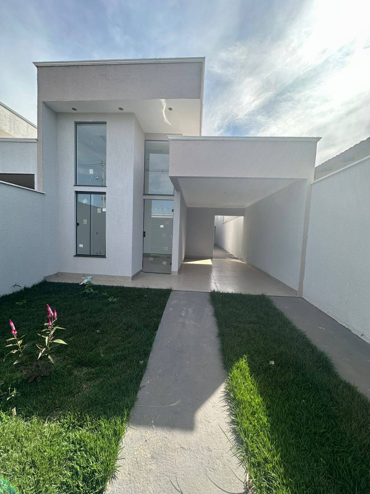 #1404 - Casa para Venda em Aparecida de Goiânia - GO