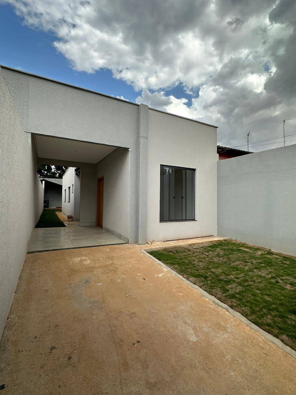 #2098 - Casa para Venda em Aparecida de Goiânia - GO