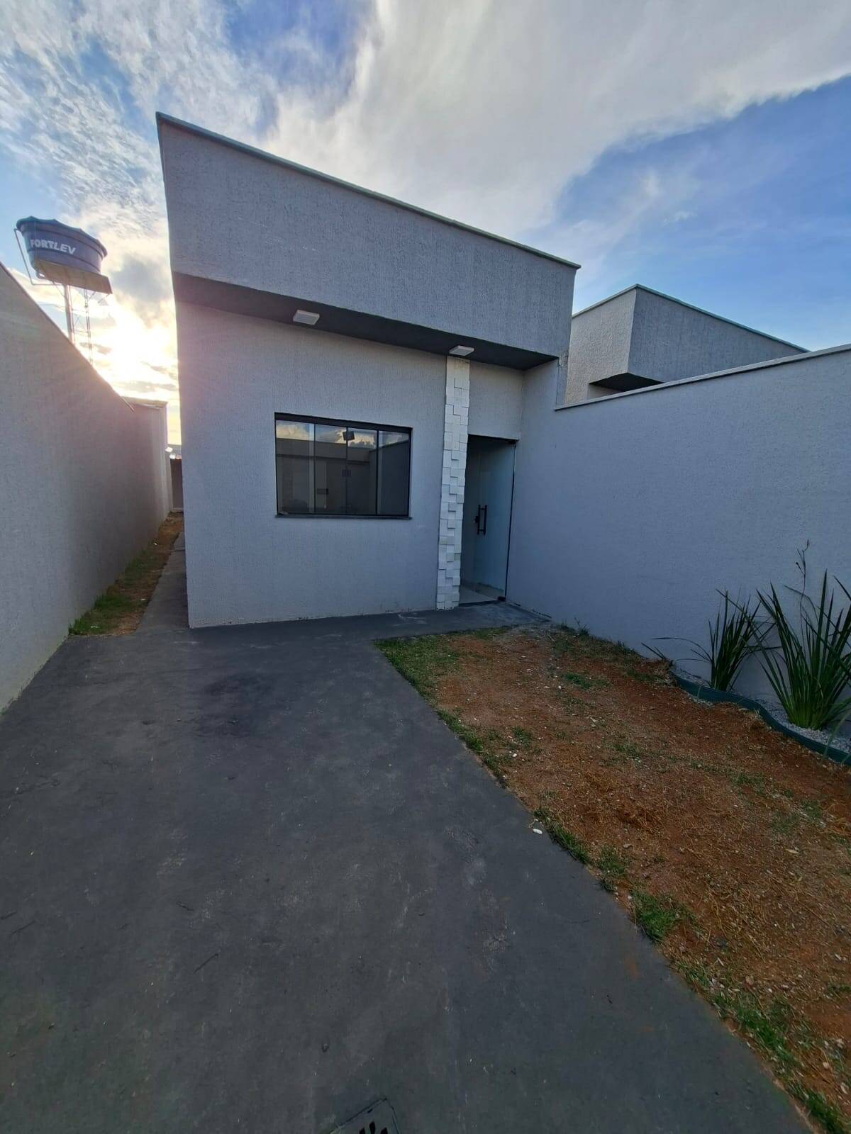 #2320-BI - Casa para Venda em Goiânia - GO