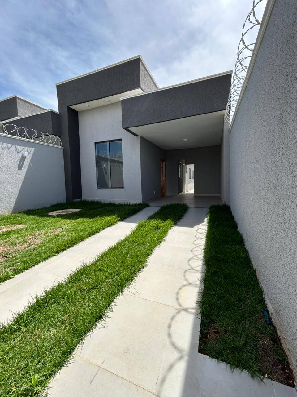 #2633 - Casa para Venda em Aparecida de Goiânia - GO