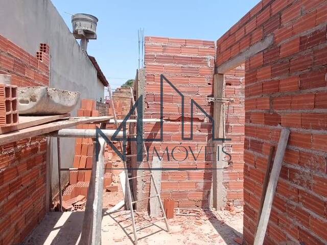 #1393 - Casa para Venda em Aparecida de Goiânia - GO