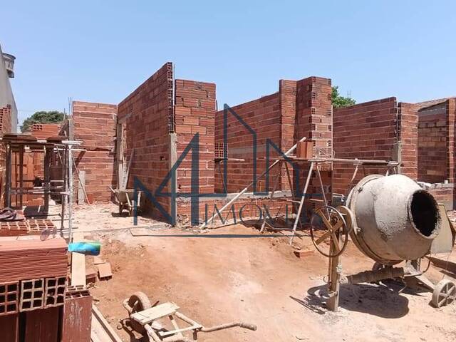 #1393 - Casa para Venda em Aparecida de Goiânia - GO