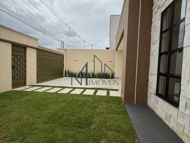 #1677 - Casa para Venda em Aparecida de Goiânia - GO