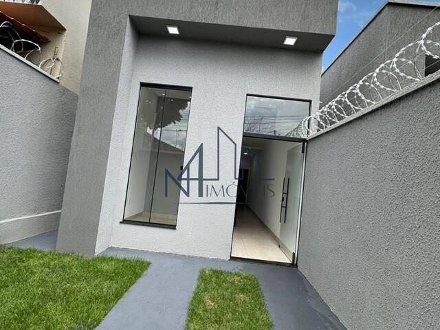 #1738 - Casa para Venda em Goiânia - GO - 1