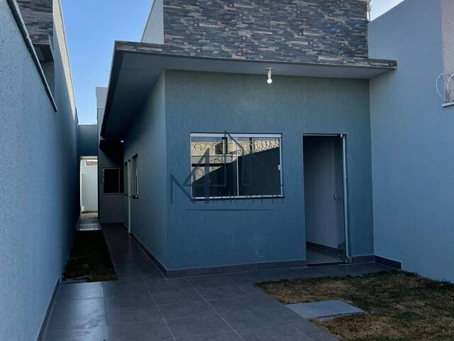 #1982 - Casa para Venda em Goiânia - GO - 1