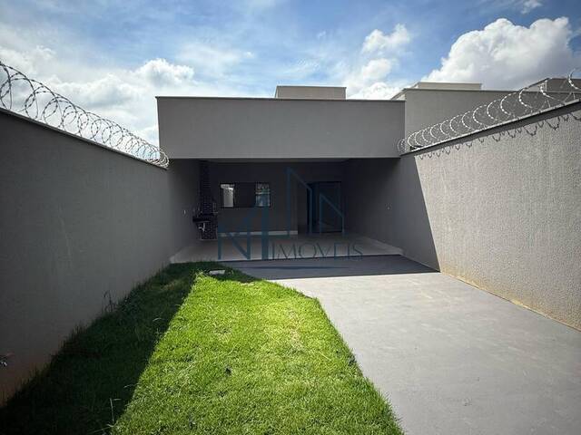 #2111 - Casa para Venda em Aparecida de Goiânia - GO - 1