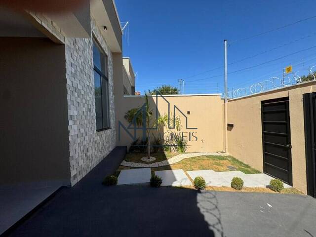 #2227 - Casa para Venda em Aparecida de Goiânia - GO - 2