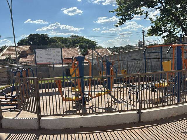 #2330 - Apartamento para Venda em Aparecida de Goiânia - GO - 2