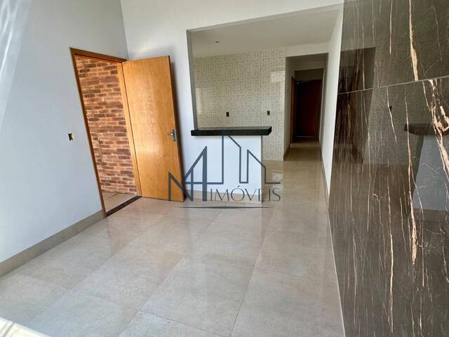 #1301 - Casa para Venda em Aparecida de Goiânia - GO